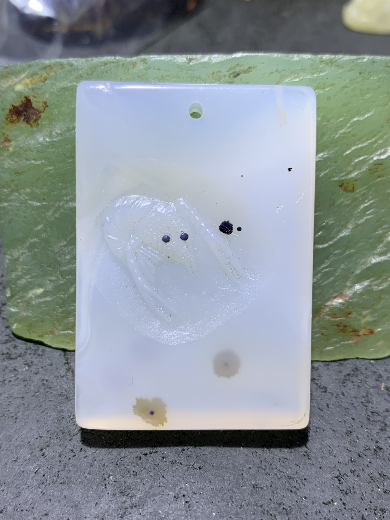 精美高玉化海洋玉髓手工俏色巧雕白石老人虾意境牌子一个！