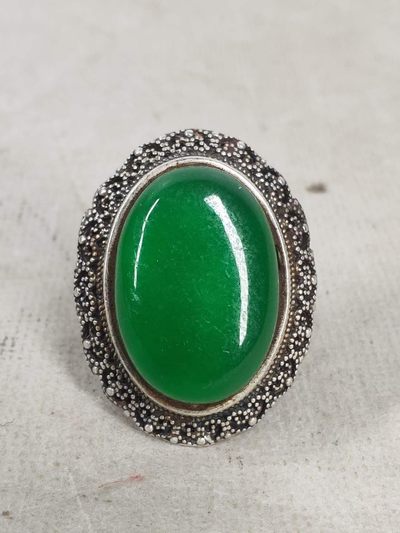 老珍藏，银镶翡翠掐丝【足银盛興】一枚，包浆醇厚，保存完整，收藏佳品。 老珍藏，银镶翡翠掐丝【足银盛興】一枚，包浆醇厚，保存完整，收藏佳品。