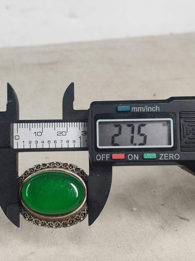 老珍藏，银镶翡翠掐丝【足银盛興】一枚，包浆醇厚，保存完整，收藏佳品。 老珍藏，银镶翡翠掐丝【足银盛興】一枚，包浆醇厚，保存完整，收藏佳品。