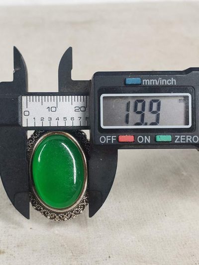 老珍藏，银镶翡翠掐丝【足银盛興】一枚，包浆醇厚，保存完整，收藏佳品。 老珍藏，银镶翡翠掐丝【足银盛興】一枚，包浆醇厚，保存完整，收藏佳品。