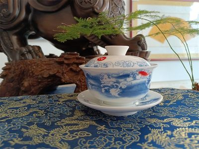 三才盖碗如鱼得水青花高白瓷元宝型盖碗 - 三才盖碗如鱼得水青花高白瓷元宝型盖碗