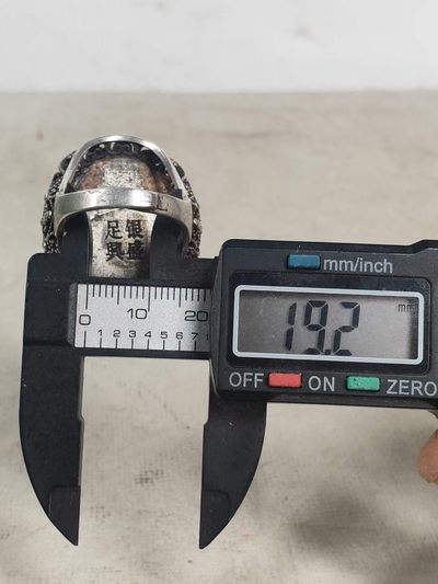 老珍藏，银镶翡翠掐丝【足银盛興】一枚，包浆醇厚，保存完整，收藏佳品。 老珍藏，银镶翡翠掐丝【足银盛興】一枚，包浆醇厚，保存完整，收藏佳品。