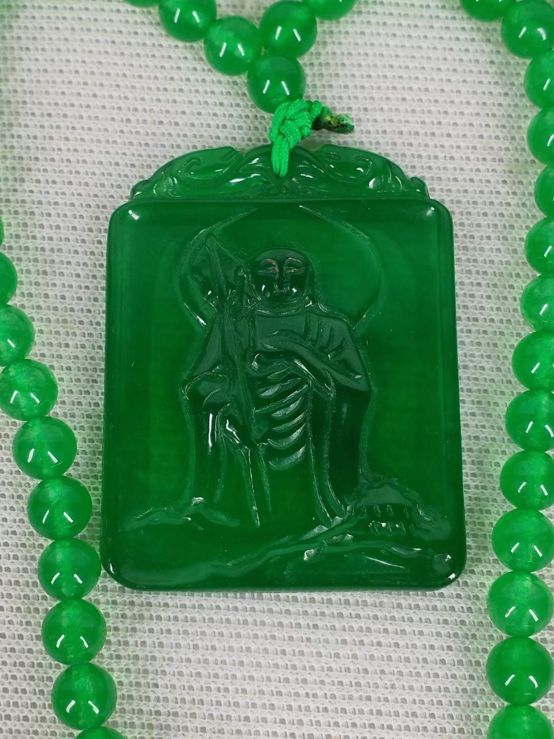 翡翠项链和翡翠挂件一套