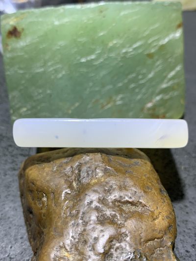 精美高玉化海洋玉髓手工俏色巧雕白石老人虾意境牌子一个！ 精美高玉化海洋玉髓手工俏色巧雕白石老人虾意境牌子一个！