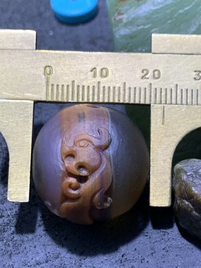 精美亚光高玉化巴西玛瑙手工俏色巧雕仿古龙随形圆珠一个！ 精美亚光高玉化巴西玛瑙手工俏色巧雕仿古龙随形圆珠一个！