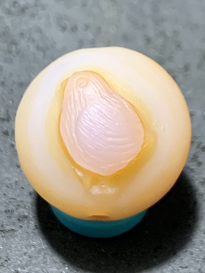 精美高玉化亚光原皮海洋玉髓手工俏色巧雕小鸡随形圆珠一个！ - 精美高玉化亚光原皮海洋玉髓手工俏色巧雕小鸡随形圆珠一个！