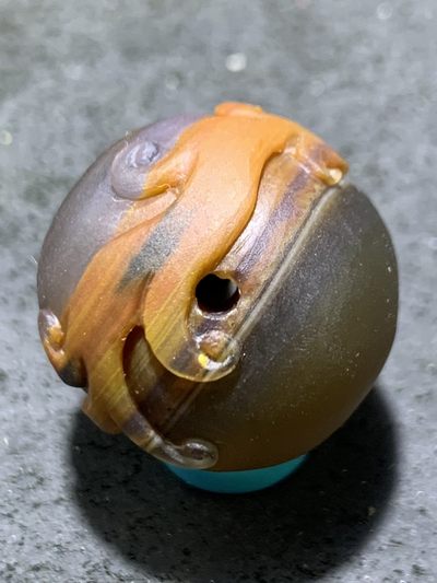 精美亚光高玉化巴西玛瑙手工俏色巧雕仿古龙随形圆珠一个！ 精美亚光高玉化巴西玛瑙手工俏色巧雕仿古龙随形圆珠一个！