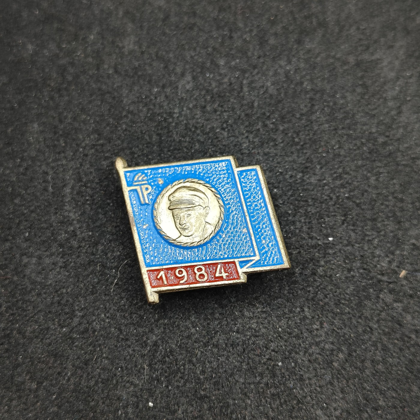 全场0元起拍 第107期 咸鱼国勋章拍卖专场 11月12日（周日）下午6：00开始 东德 恩斯特 台尔曼先锋队队徽