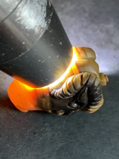 精美亚光战国红玛瑙手工俏色巧雕领头羊元宝一体佛头三通一个 精美亚光战国红玛瑙手工俏色巧雕领头羊元宝一体佛头三通一个