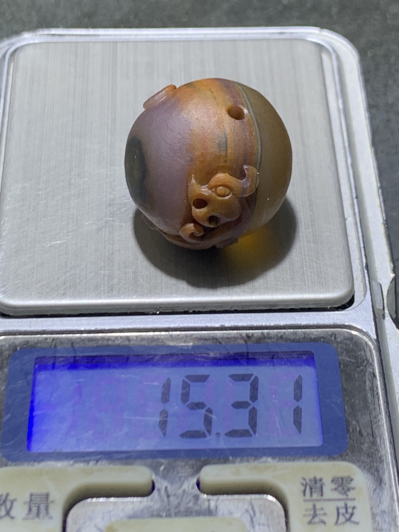 精美亚光高玉化巴西玛瑙手工俏色巧雕仿古龙随形圆珠一个！