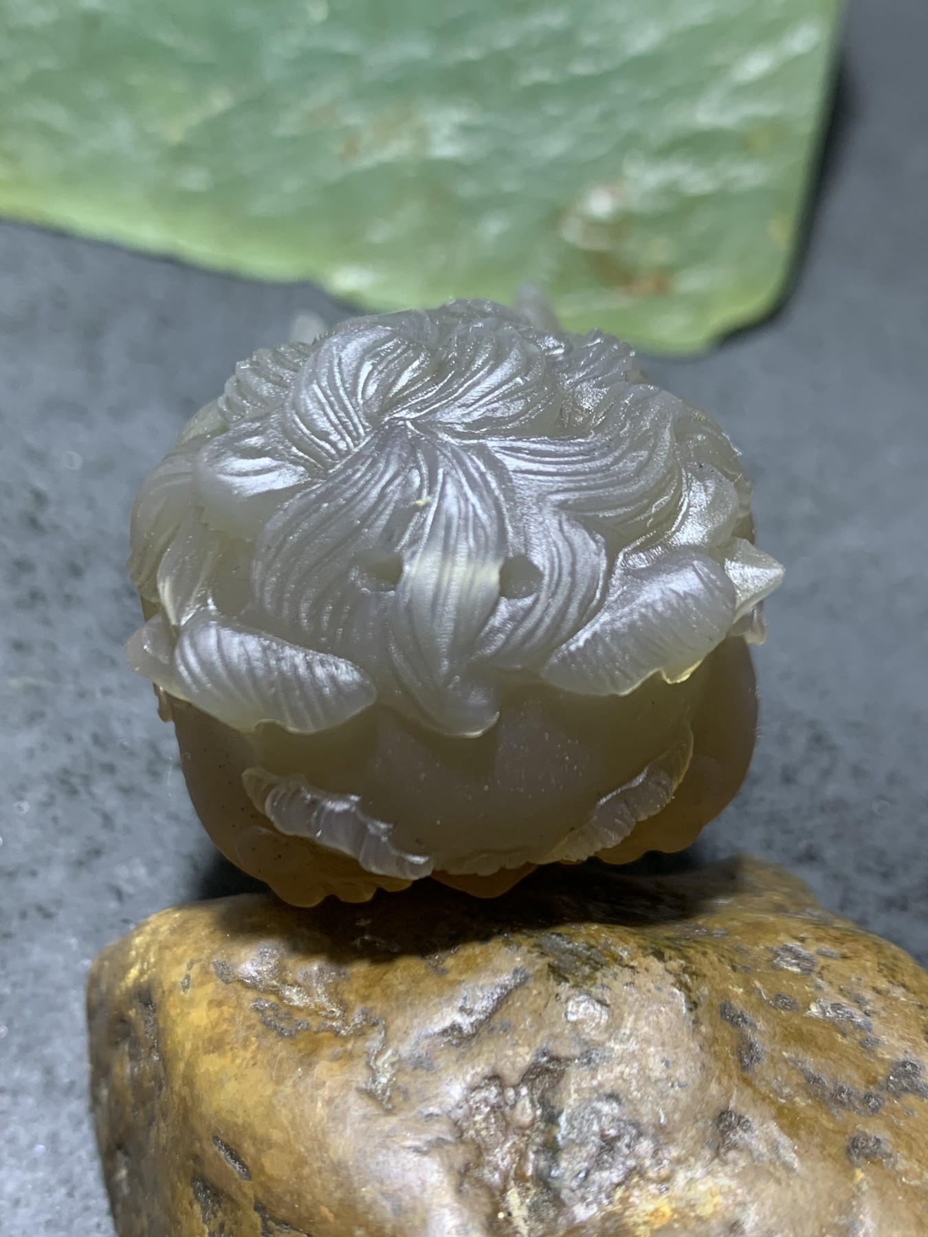 精美亚光高玉化巴西玛瑙手工雕刻呆萌瑞兽把件（摆件）一个！