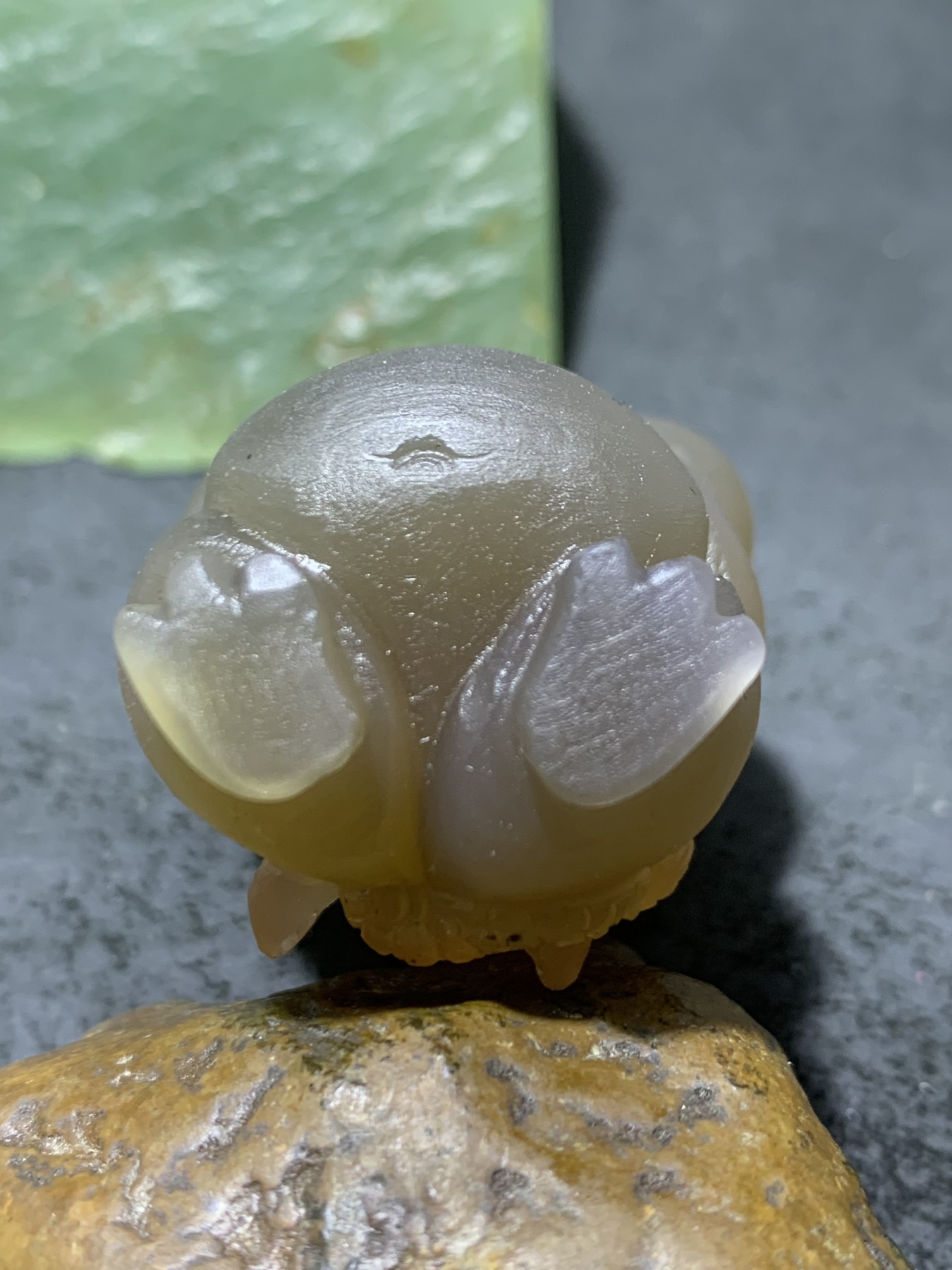 精美亚光高玉化巴西玛瑙手工雕刻呆萌瑞兽把件（摆件）一个！