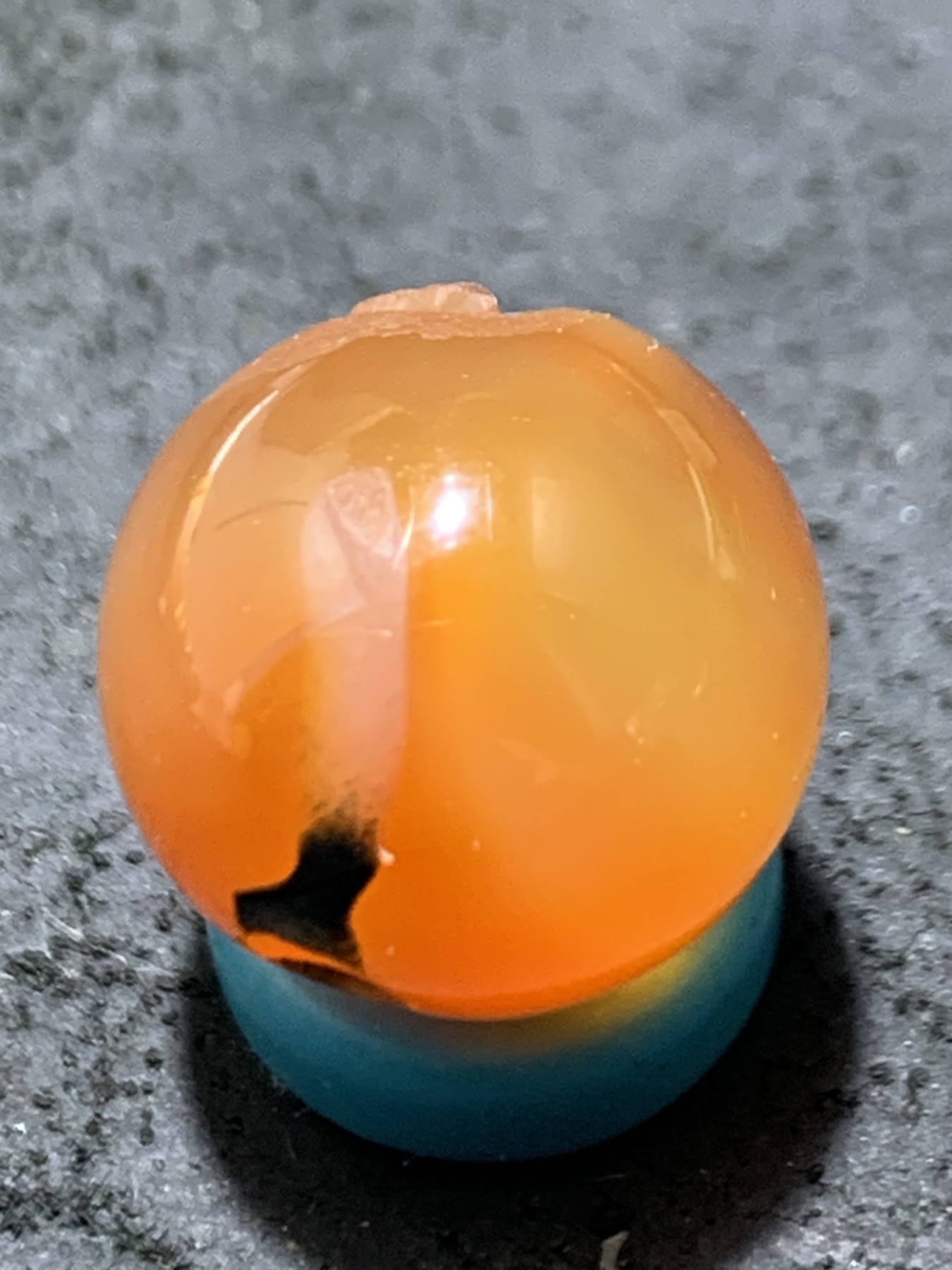 精美亚光原皮高玉化巴西玛瑙手工俏色巧雕一心向佛圆珠一个！