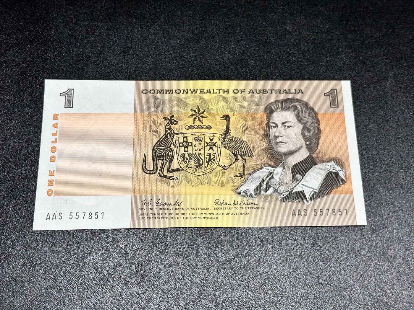 《外钞收藏家》第三百二十九期 1966-72年澳大利亚1元 英联邦版 全新 安全线旁边目测是压的痕