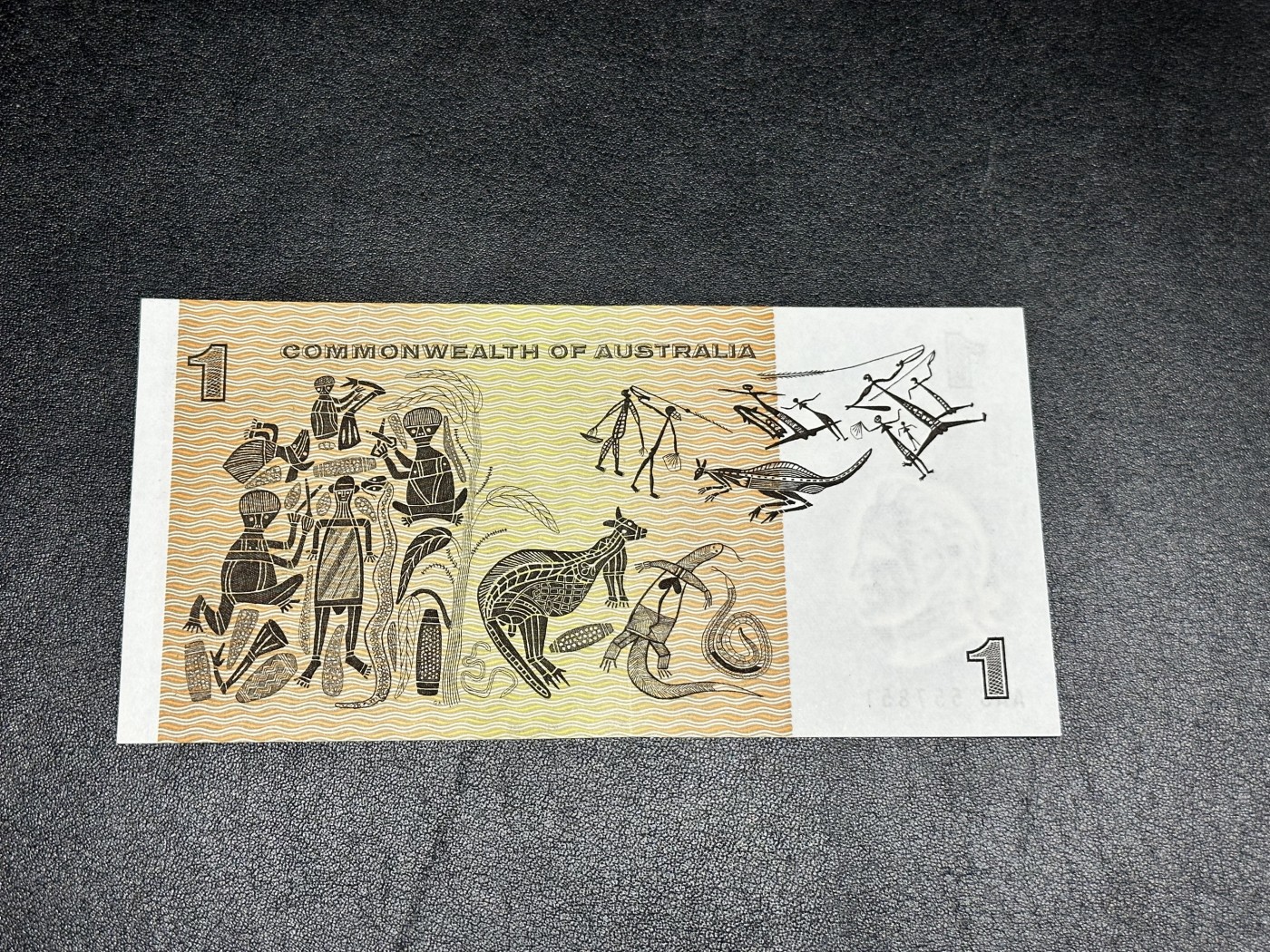 《外钞收藏家》第三百二十九期 1966-72年澳大利亚1元 英联邦版 全新 安全线旁边目测是压的痕