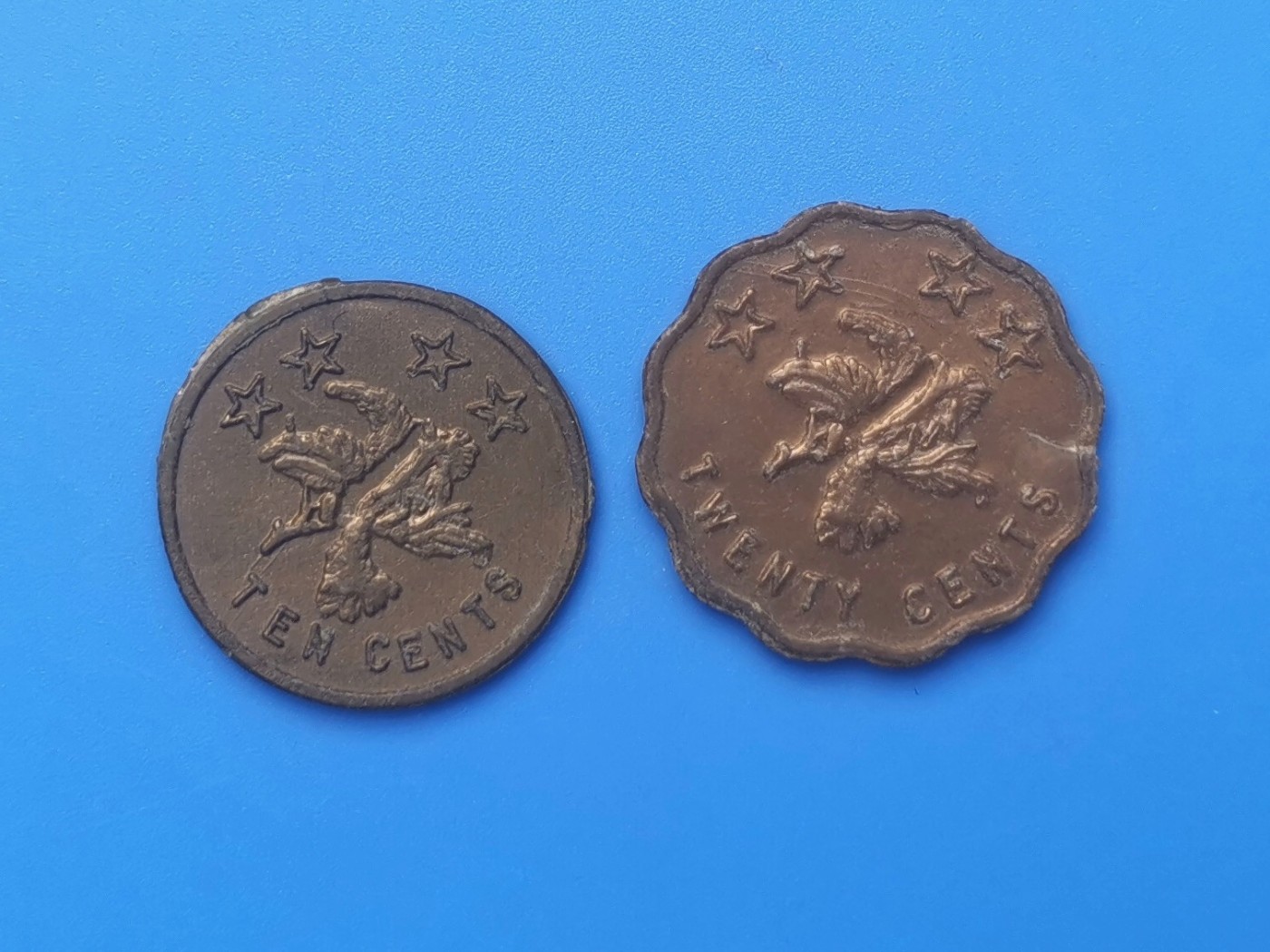 【易洋钱喜】第十三场 外国硬币专场 0元起拍 满百包邮  Willing公司代币2枚，模仿港币图案，2毫那枚有微裂