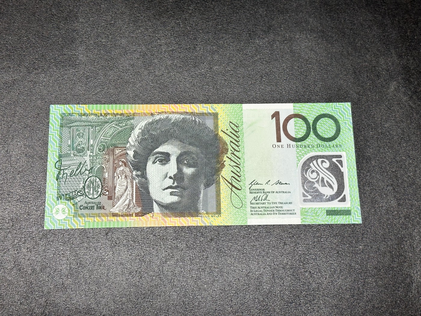 《外钞收藏家》第三百二十九期 2014年澳大利亚100元 首发AA冠靓号尾8