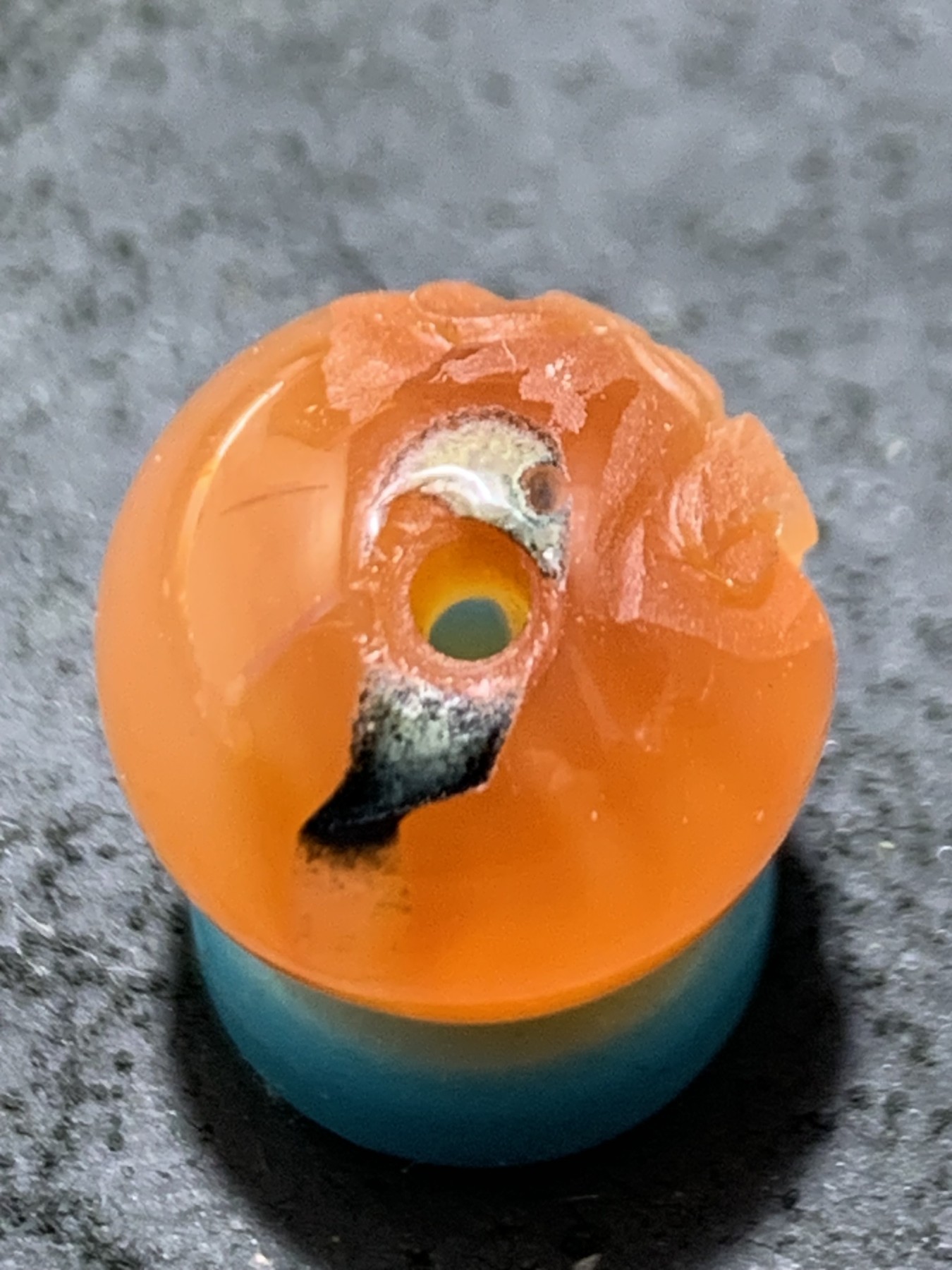 精美亚光原皮高玉化巴西玛瑙手工俏色巧雕一心向佛圆珠一个！