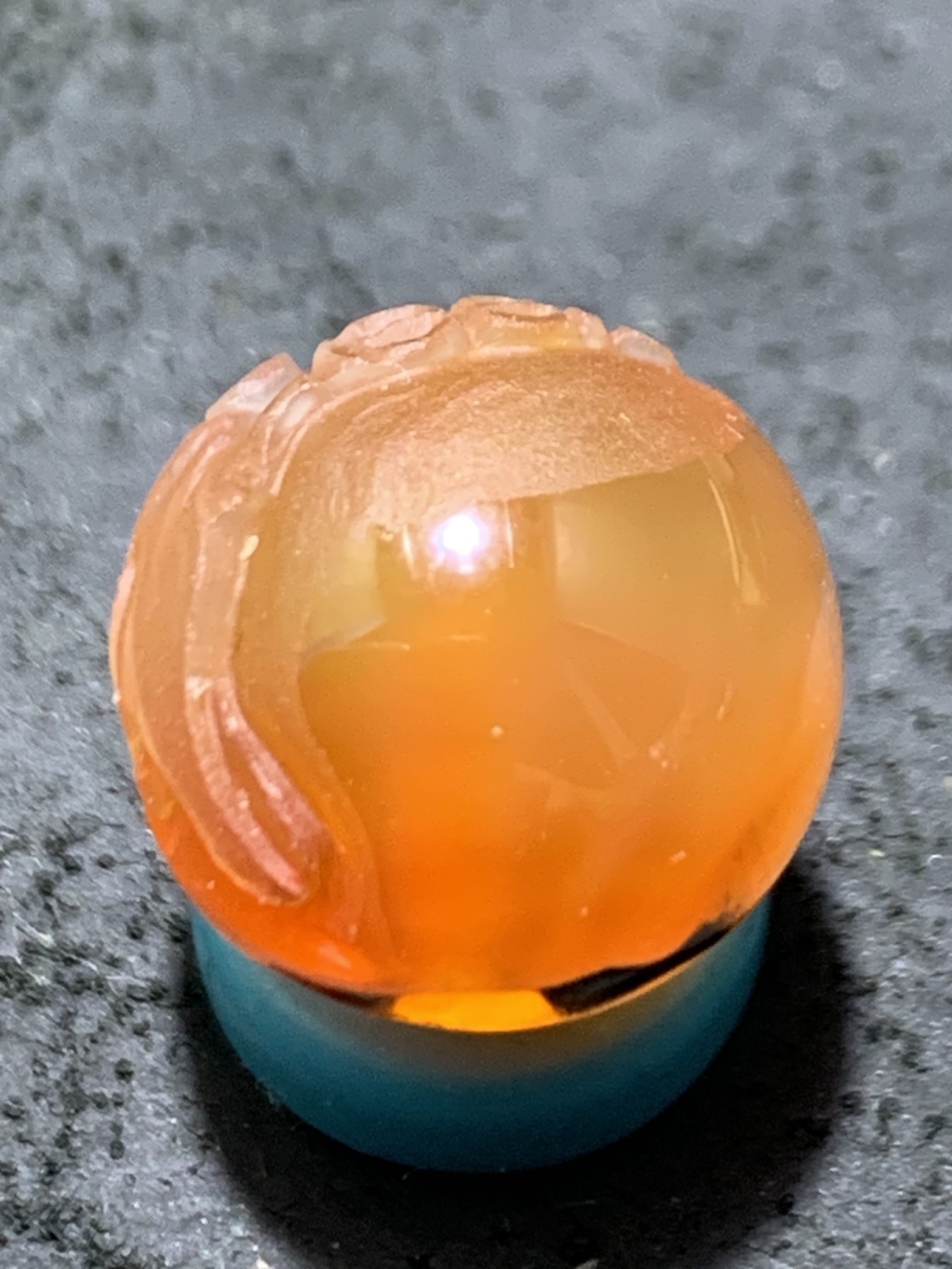 精美亚光原皮高玉化巴西玛瑙手工俏色巧雕一心向佛圆珠一个！