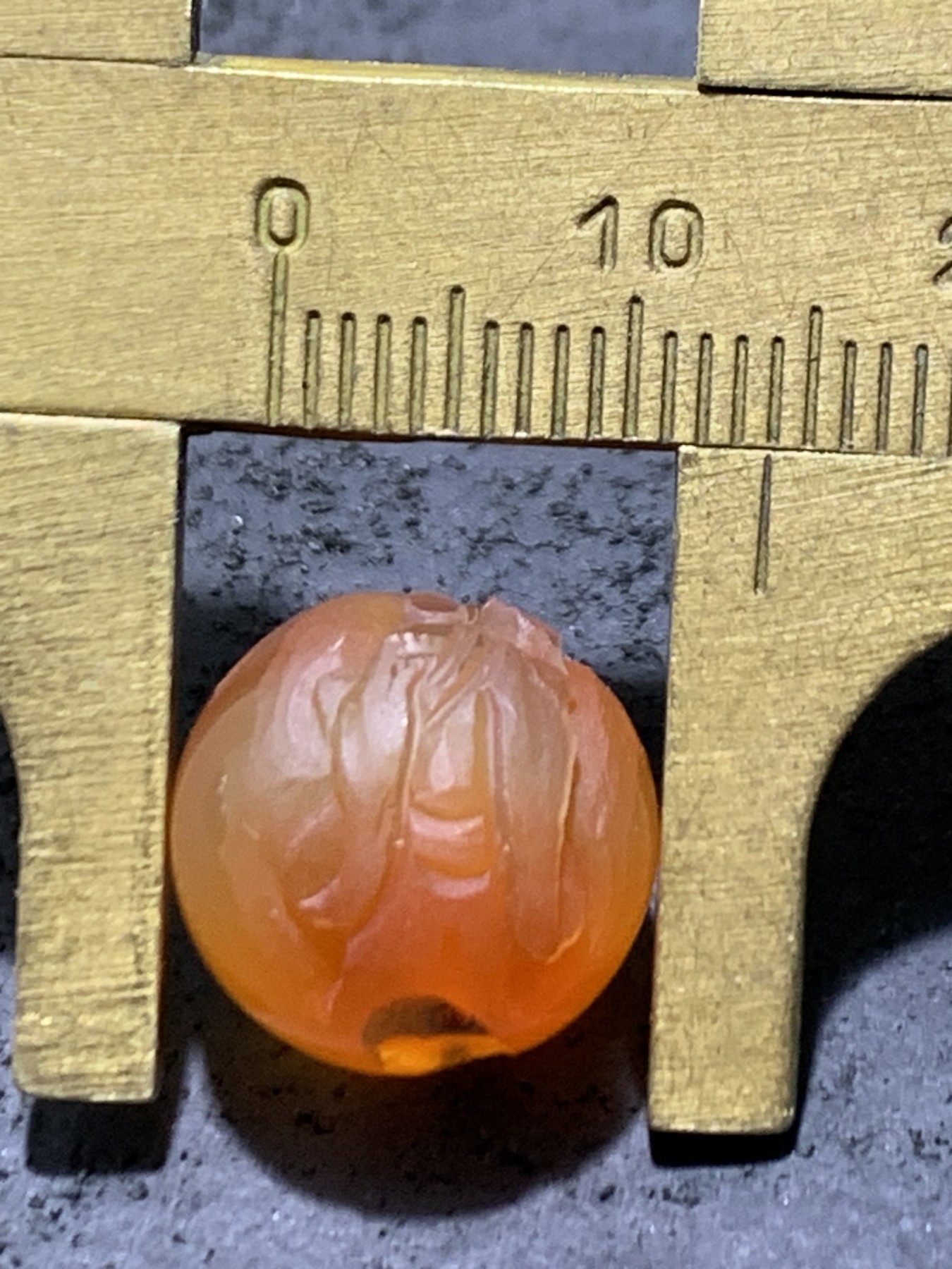 精美亚光原皮高玉化巴西玛瑙手工俏色巧雕一心向佛圆珠一个！