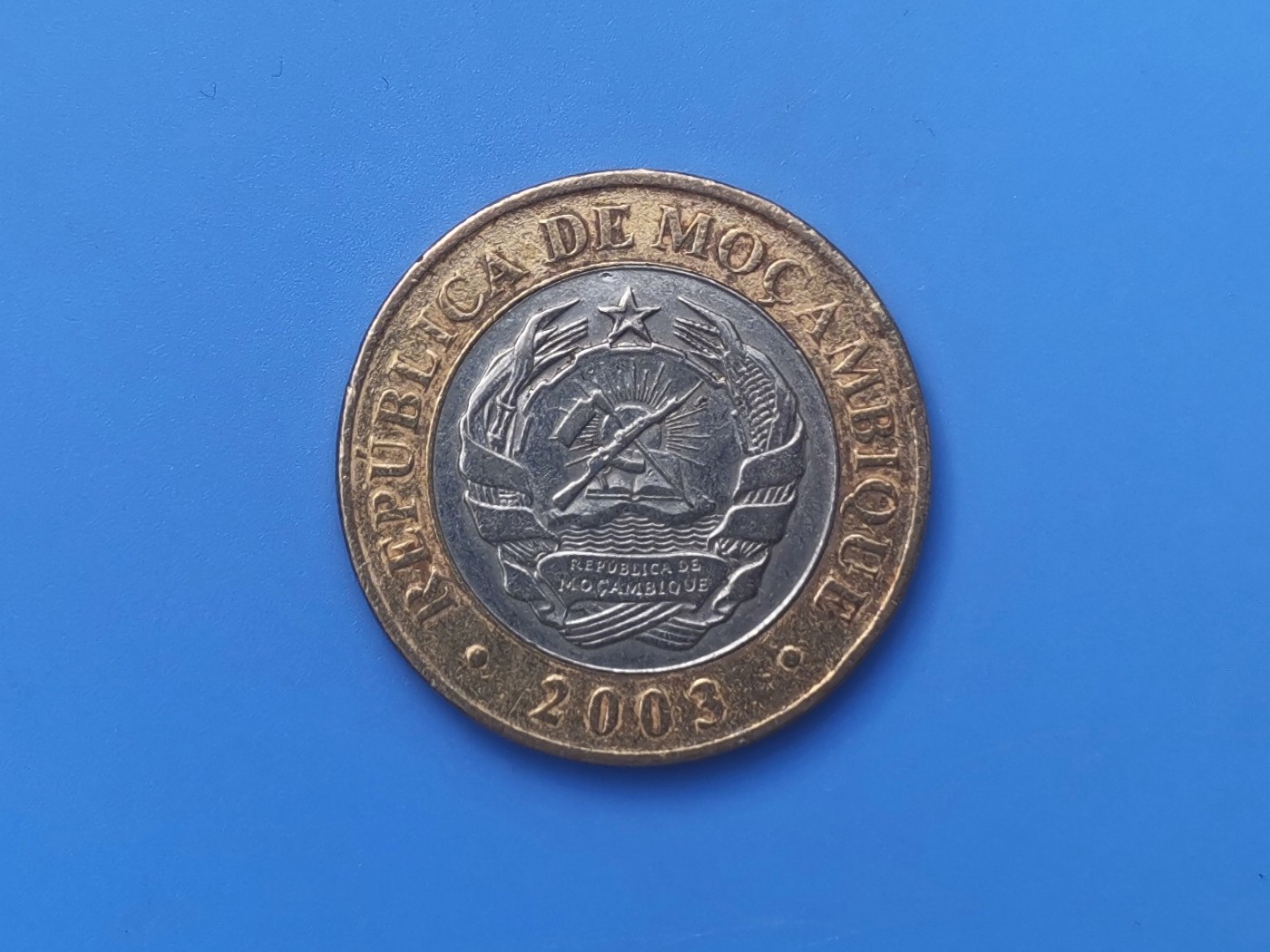 【易洋钱喜】第十三场 外国硬币专场 0元起拍 满百包邮 莫桑比克，犀牛大面值10000双色币