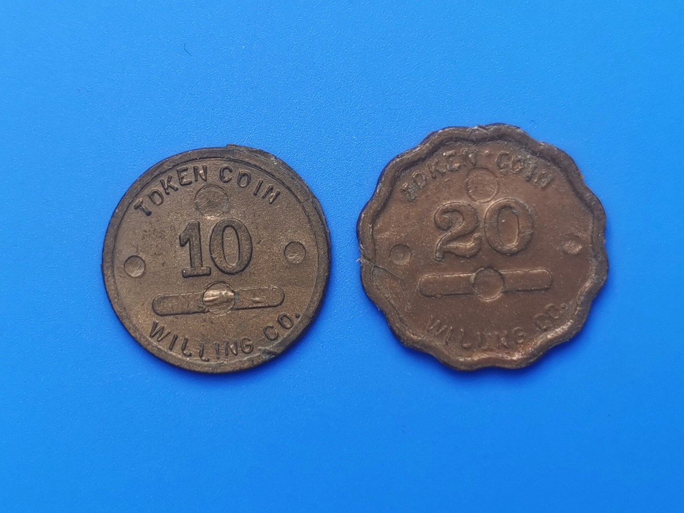 【易洋钱喜】第十三场 外国硬币专场 0元起拍 满百包邮  Willing公司代币2枚，模仿港币图案，2毫那枚有微裂