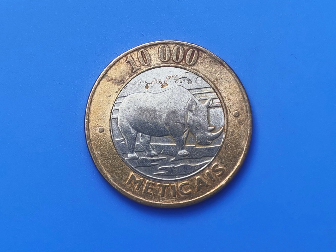 【易洋钱喜】第十三场 外国硬币专场 0元起拍 满百包邮 莫桑比克，犀牛大面值10000双色币