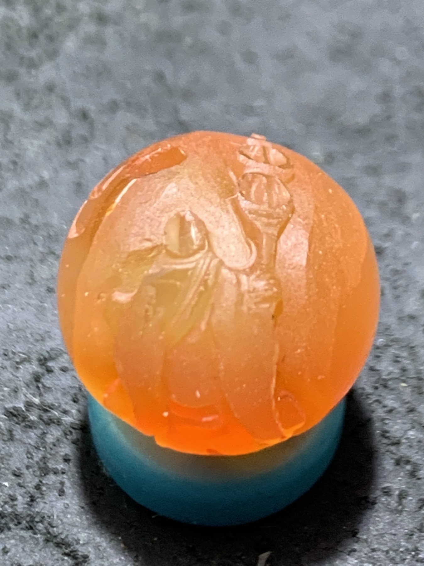 精美亚光原皮高玉化巴西玛瑙手工俏色巧雕一心向佛圆珠一个！