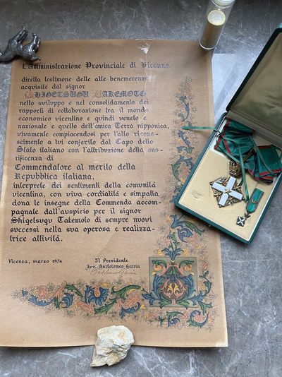 盛世勋华——号角文化勋章邮票专场拍卖第150期 - 意大利指挥官级功勋勋章 带原盒 迷你 银制带银标 带维琴察省发的感谢证书 配有中文翻译