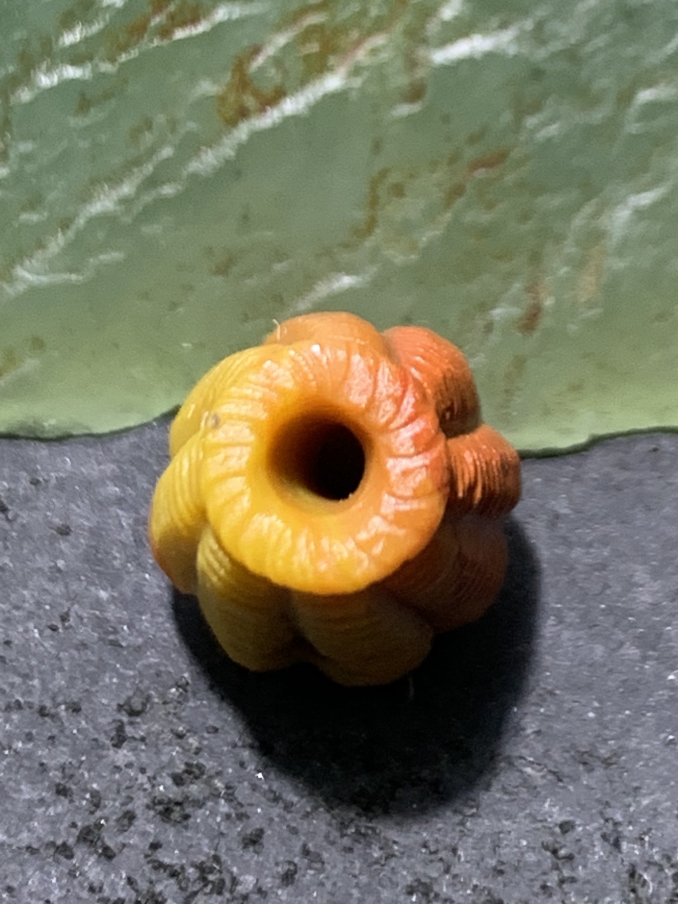 精美亚光高玉化战国红玛瑙手工俏色鱼篓小一体佛头三通一个