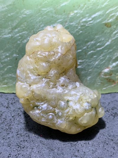 精美戈壁冰透高玉化飘绿鱼籽纹筋脉石原石一颗， - 精美戈壁冰透高玉化飘绿鱼籽纹筋脉石原石一颗，