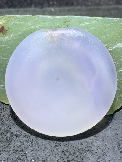 精美高玉化海洋玉髓手工俏色巧雕海豚意境牌子一个！ 精美高玉化海洋玉髓手工俏色巧雕海豚意境牌子一个！