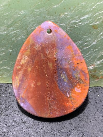 川料南红玛瑙包浆料吊坠一个 川料南红玛瑙包浆料吊坠一个