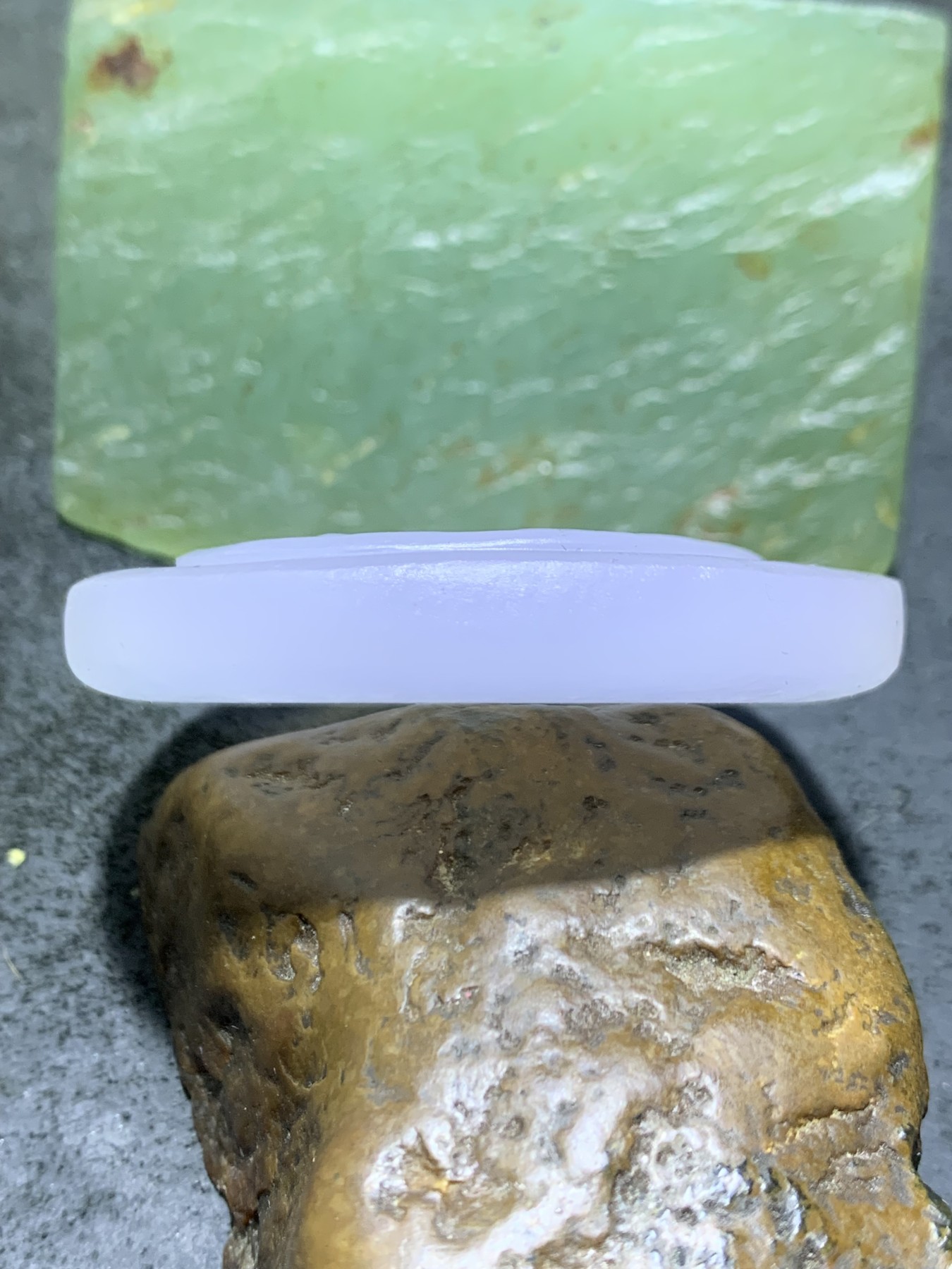 精美高玉化海洋玉髓手工俏色巧雕海豚意境牌子一个！