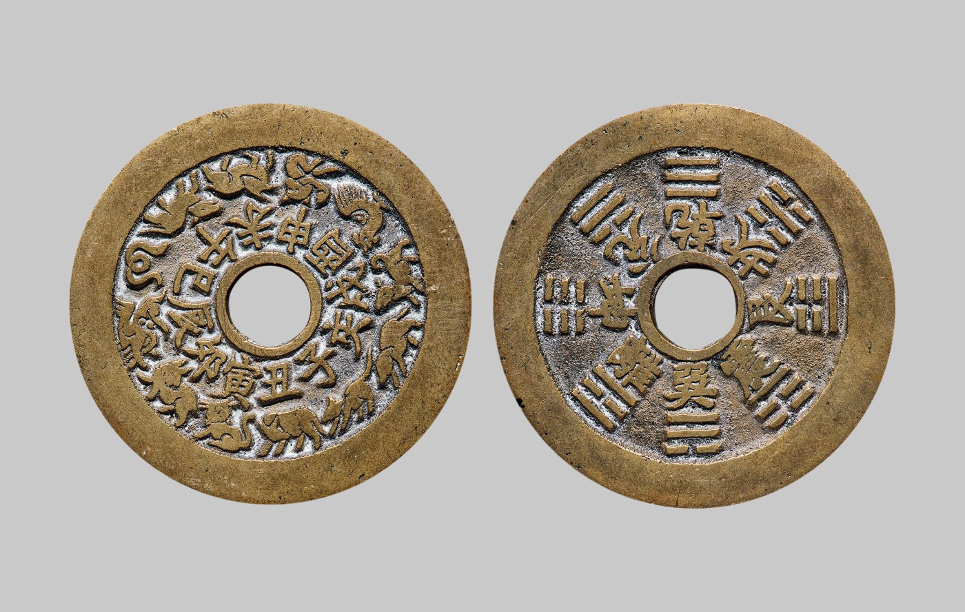 广州中孚2023年秋季拍卖会 清代 花卉 花钱 直径42.4mm*1.8mm 重17.4克 华夏评级 82 评级编号：6362477242