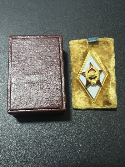 商都徽章拍卖第14期 - 苏联总参军事学院校徽 带盒 品相很好 如图 带厂标