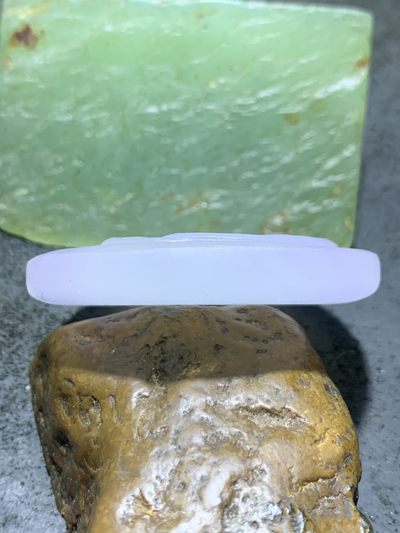 精美高玉化海洋玉髓手工俏色巧雕海豚意境牌子一个！ 精美高玉化海洋玉髓手工俏色巧雕海豚意境牌子一个！