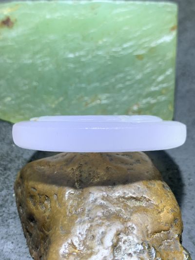 精美高玉化海洋玉髓手工俏色巧雕海豚意境牌子一个！ 精美高玉化海洋玉髓手工俏色巧雕海豚意境牌子一个！