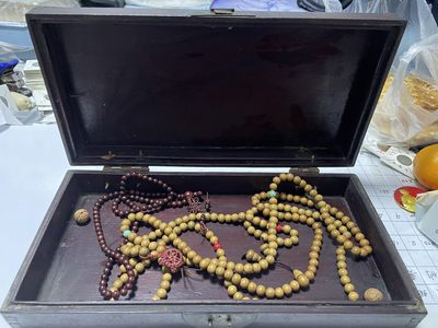 徽章、纸币、杂项币专场 - 两串佛珠、一串紫叶小檀、红木盒子一只