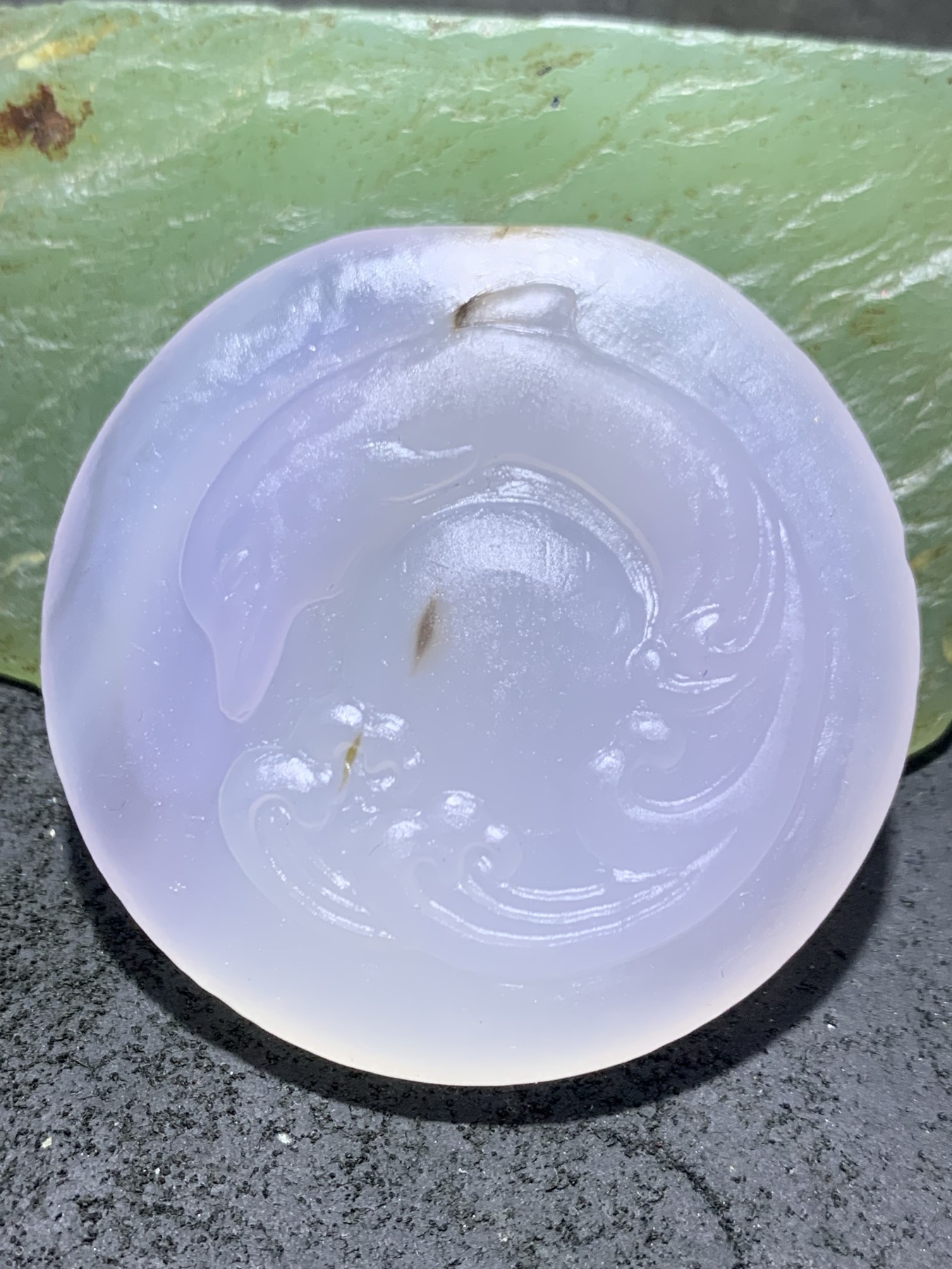 精美高玉化海洋玉髓手工俏色巧雕海豚意境牌子一个！