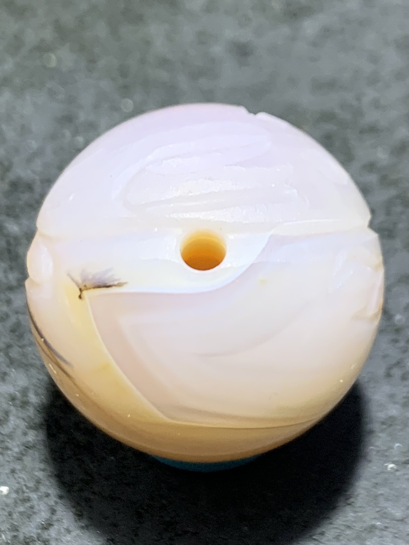 精美高玉化冰粉色亚光海洋玉髓手工俏色巧雕玉兔（兔飞猛进）三通一个
