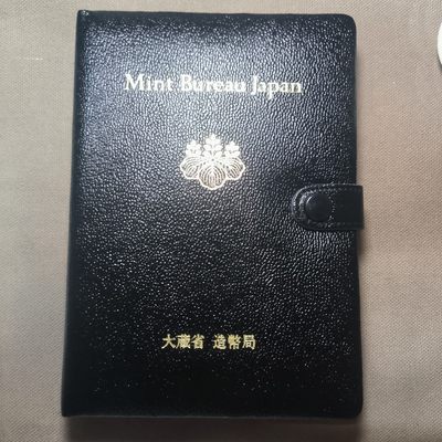 第一百零三期 十一月第4拍 - 11.4.1日本1992年官方精制套币，黑本