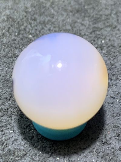 精美高玉化亚光海洋玉髓手工俏色巧雕善财童子随形圆珠一个！ 精美高玉化亚光海洋玉髓手工俏色巧雕善财童子随形圆珠一个！