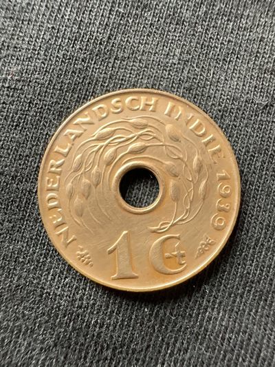 【城南旧事】世界钱币专场-第八期 - 荷属东印度1939年一分中孔铜币带光超好品相