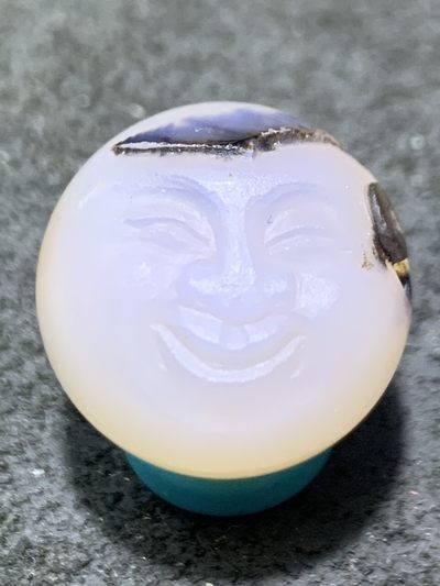 精美高玉化亚光海洋玉髓手工俏色巧雕善财童子随形圆珠一个！ - 精美高玉化亚光海洋玉髓手工俏色巧雕善财童子随形圆珠一个！