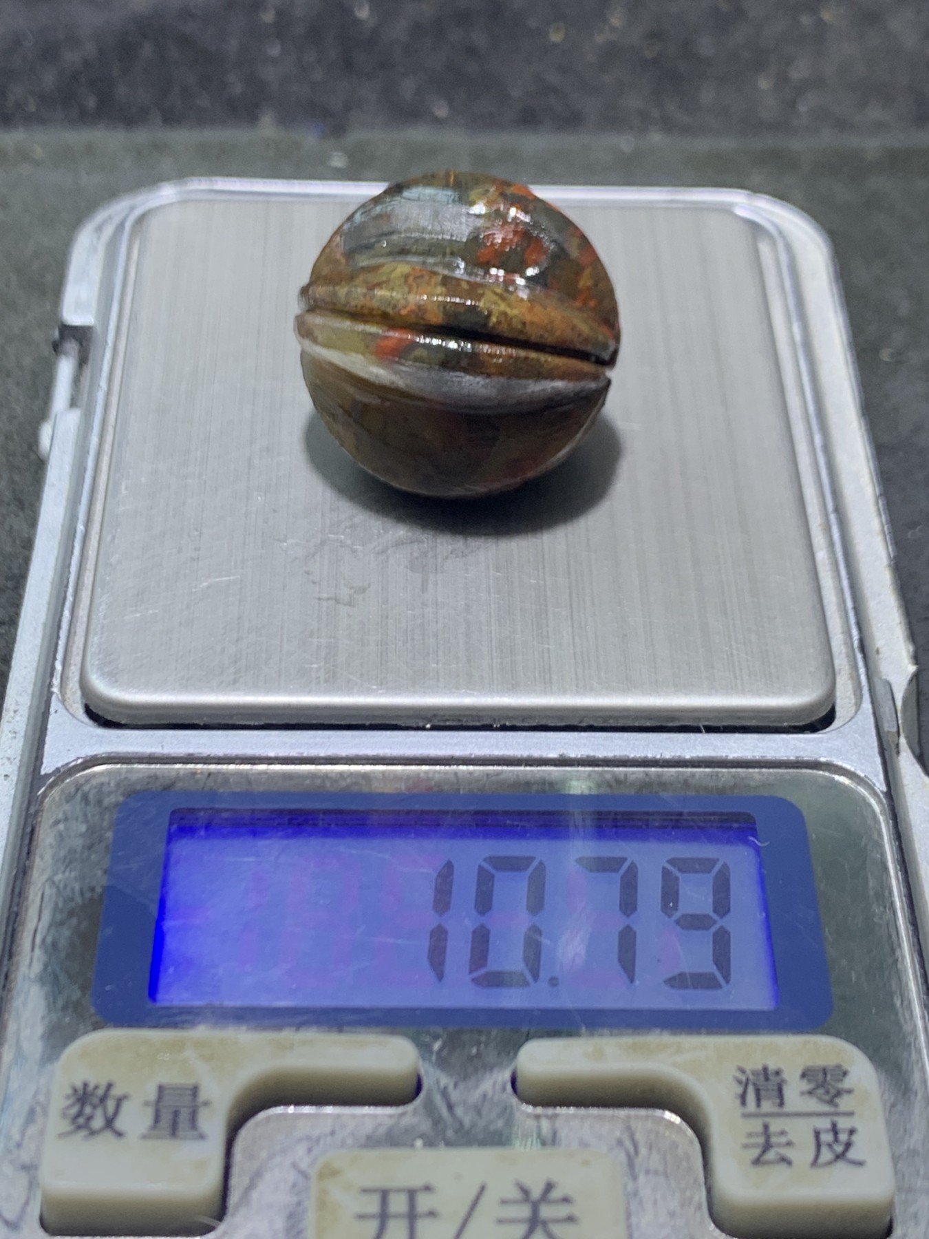 精美草花战国红玛瑙手工雕刻四棱珠一颗！，