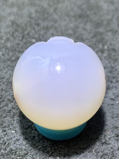 精美高玉化亚光海洋玉髓手工俏色巧雕善财童子随形圆珠一个！ 精美高玉化亚光海洋玉髓手工俏色巧雕善财童子随形圆珠一个！