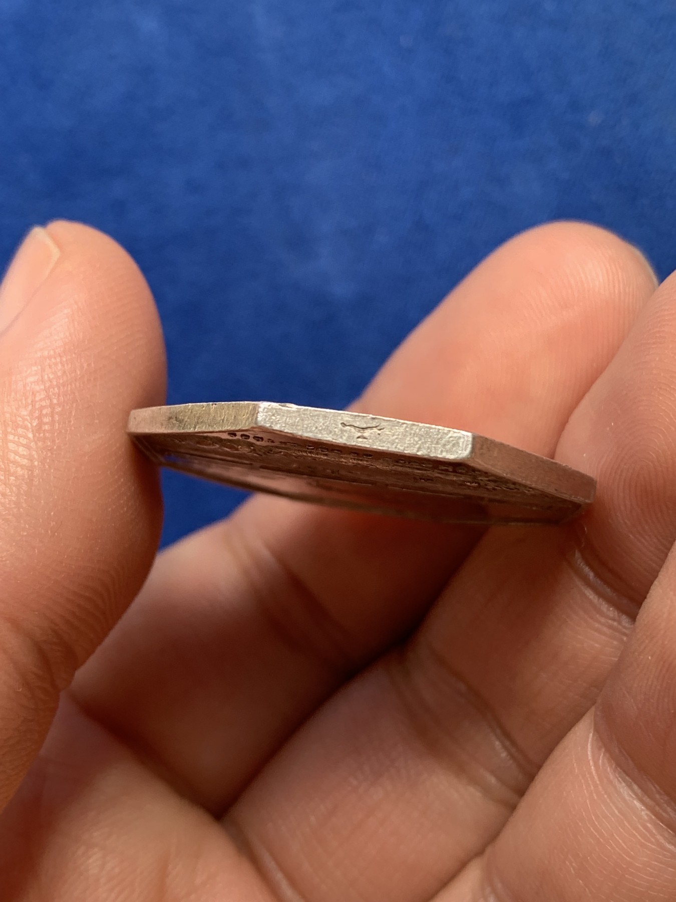 《竞宝斋》第215场-周日，周一 2场 (全场包邮) 法国1832-1841年里昂燃气公司八角銀质代币 31.3mm 15.2克 神灯边铭