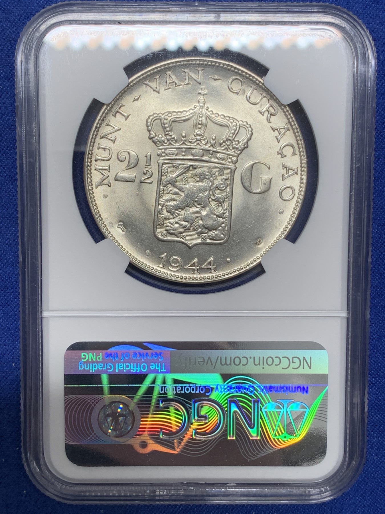 《竞宝斋》第215场-周日，周一 2场 (全场包邮) NGC-MS64 荷属库拉索 1944年2.5盾 威廉敏娜 大银币 闪闪发亮 肉眼无暇 MS-64 高分一步到位 人手必备品种