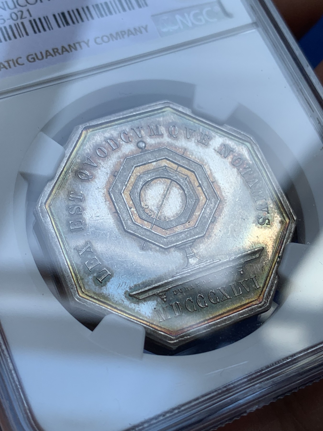 《竞宝斋》第215场-周日，周一 2场 (全场包邮) NGC MS63 法国1846艾蒂安公证处八角银质代币 五彩 高分